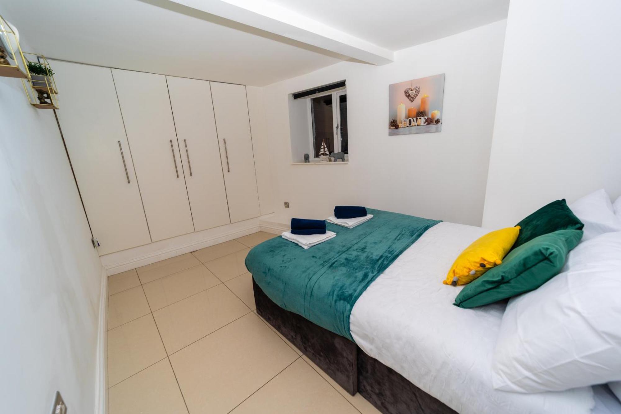 Spacious Flat With Patio & Parking In City Centre Reading Exterior foto