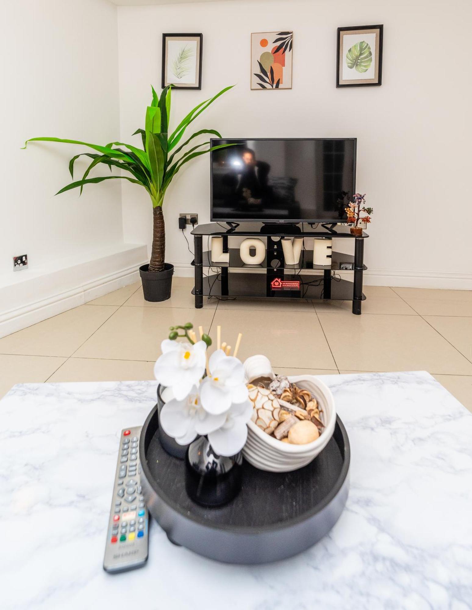 Spacious Flat With Patio & Parking In City Centre Reading Exterior foto